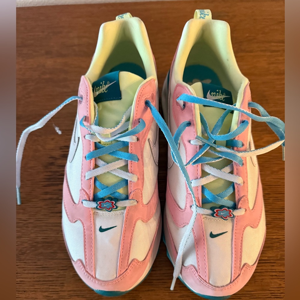 Nike Air Max Dawn Sz 9.5